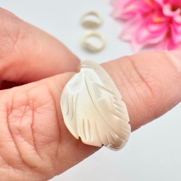 Carved Mother Of Pearl MOP Ring Lot Beachy Tropical Vacation Beach Wedding 4 Pcs - Picture 4 of 13